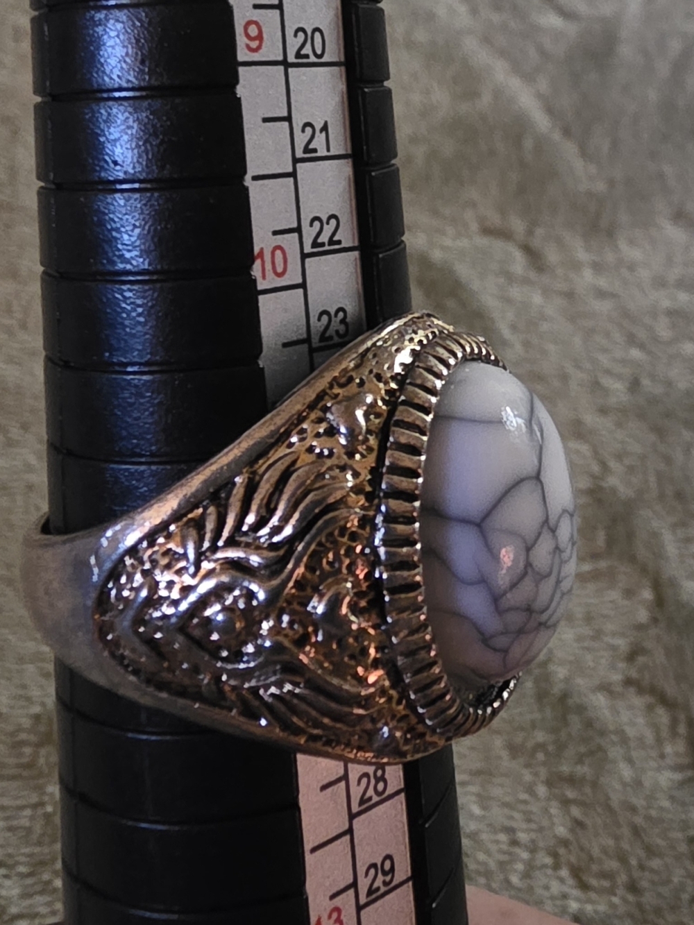 Antique Toned Ring with White Howlite Oval Stone Size 11 Look At Pics - Picture 7 of 9